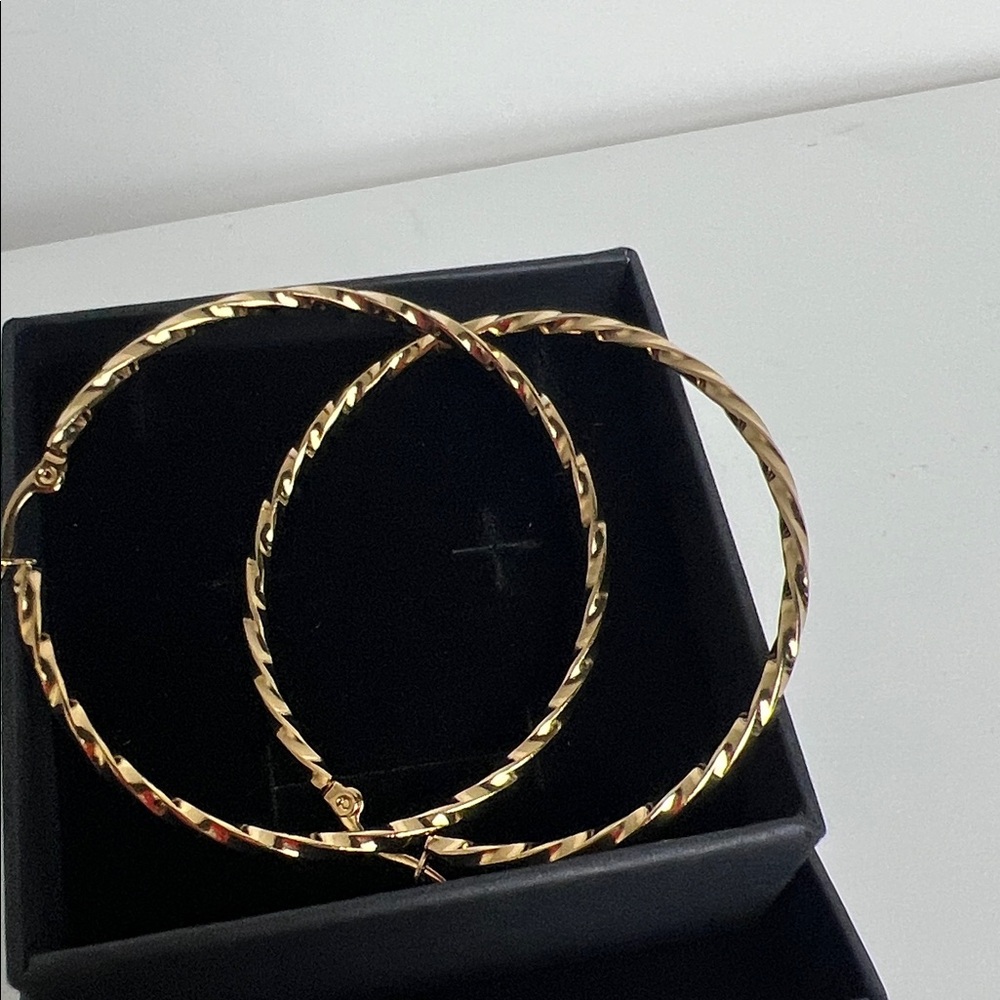 Elegant Gold Hoop Earrings - Picture 6 of 10
